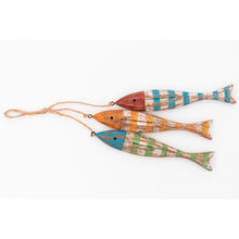 Load image into Gallery viewer, String of 3 Wooden Fishes H20cm - Hanging Decoration
